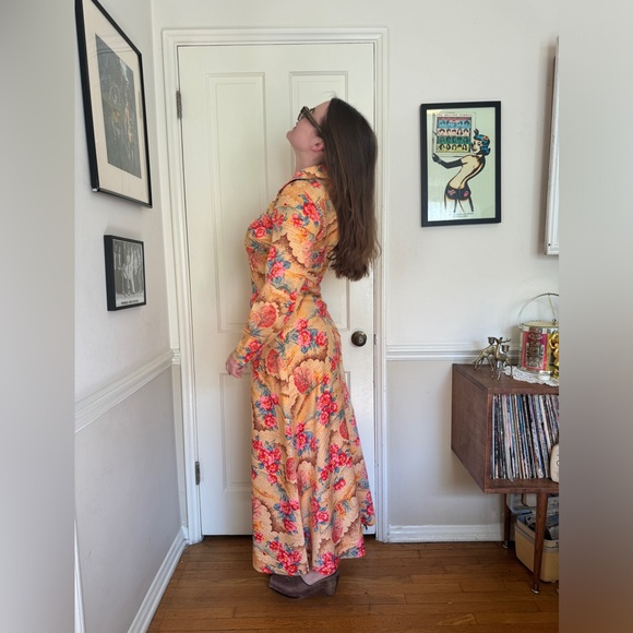70s Vintage Long Sleeve Floral Dress with Oversized Collar - Picture 2 of 5